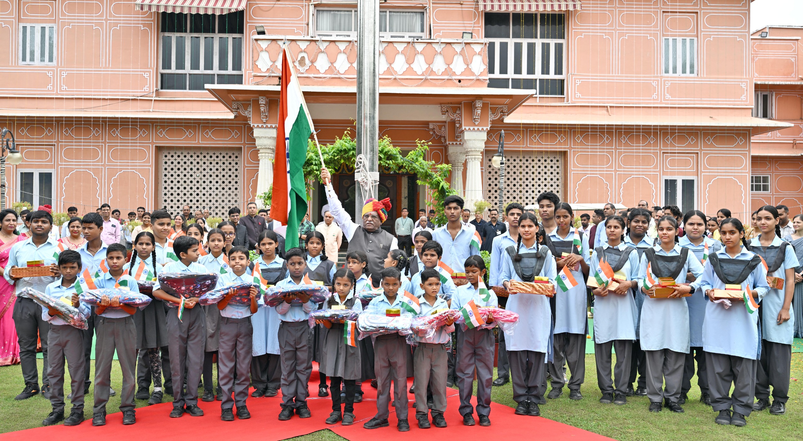 Hon’ble Governor unfurled the National Flag at Lok Bhavan on Independence Day, followed by a salute from the RAC Guard. He also interacted with students joined them in waving the Tricolour, extending warm Independence Day greetings to all.